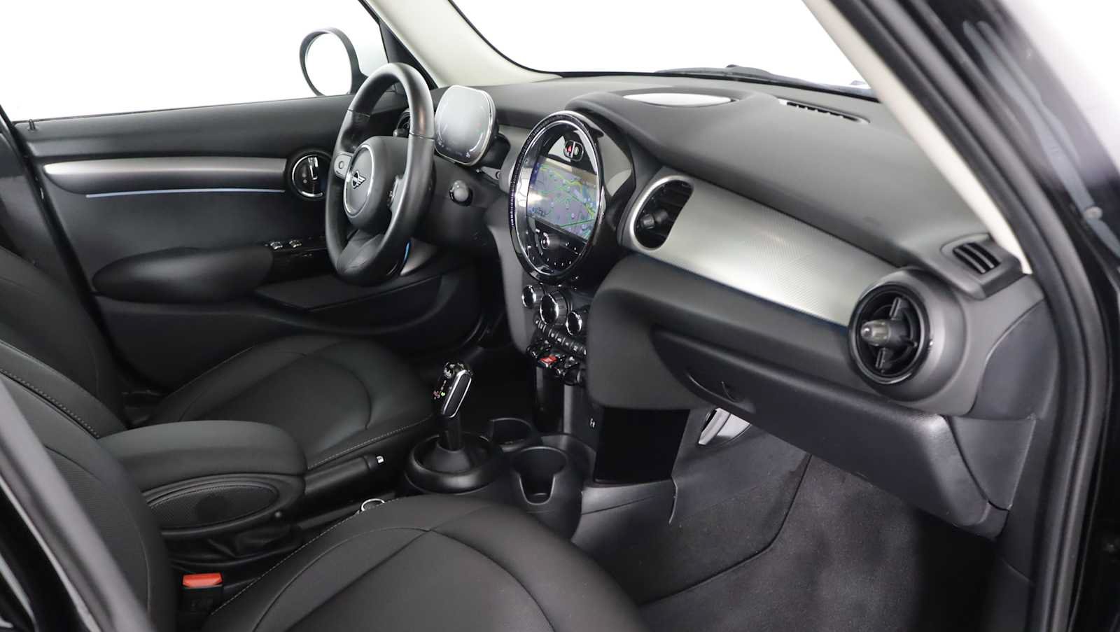 Used 2024 MINI Cooper 4-Door Hardtop FWD image 8