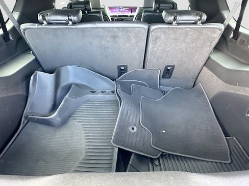Used 2025 Cadillac Escalade ESV Luxury RWD image 27