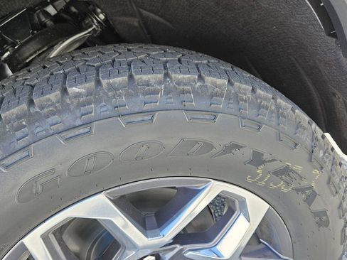 New 2026 GMC Sierra 1500 SLE image 15