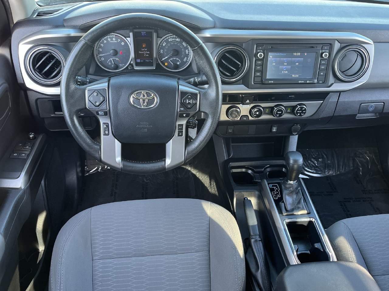 Used 2018 Toyota Tacoma SR5 AWD/4WD image 10