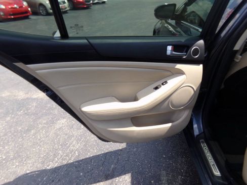 Used 2015 Kia Cadenza Premium w/ Luxury Package FWD image 20
