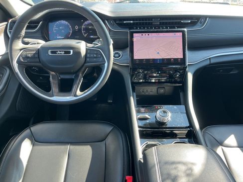 Used 2023 Jeep Grand Cherokee Limited w/ Black Appearance Package image 6