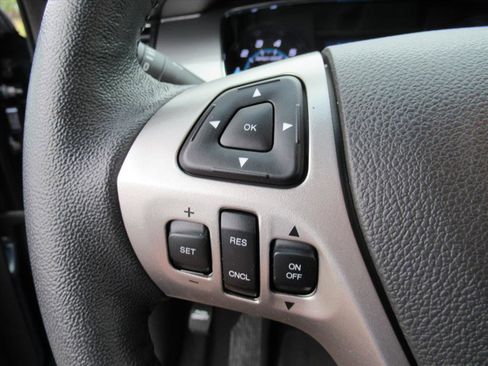 Used 2018 Ford Taurus SEL image 20