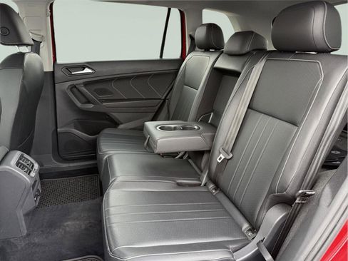 Used 2022 Volkswagen Tiguan SE image 22