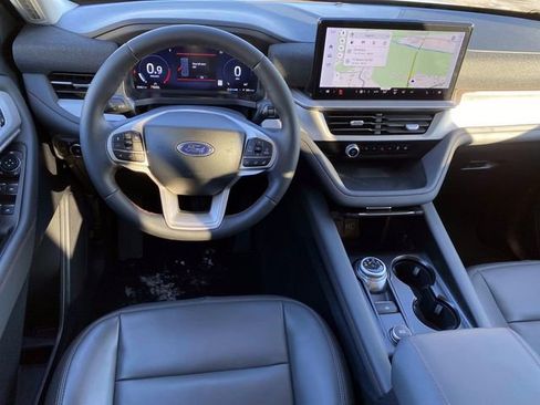 Used 2025 Ford Explorer Active w/ Active Comfort Package image 11