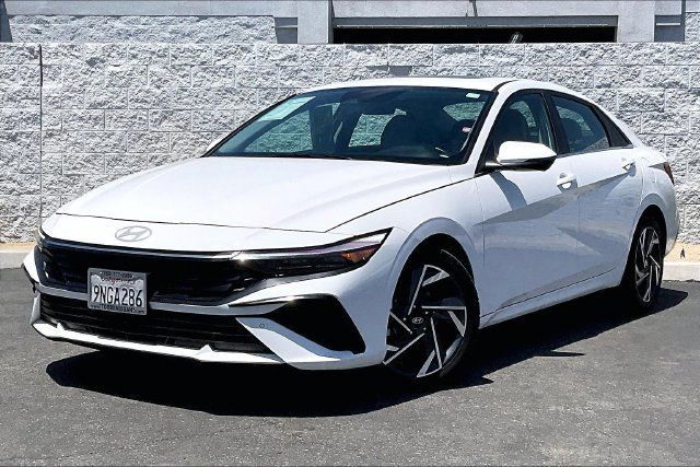 Used 2024 Hyundai Elantra Limited FWD image 1
