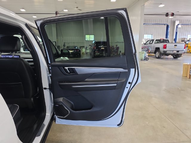 Used 2026 Buick Enclave Preferred AWD/4WD image 31