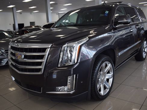 Used 2018 Cadillac Escalade Premium Luxury image 3