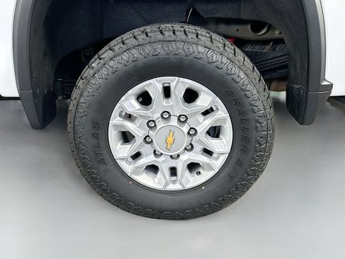 Used 2022 Chevrolet Silverado 2500 LT w/ Convenience Package AWD/4WD image 34