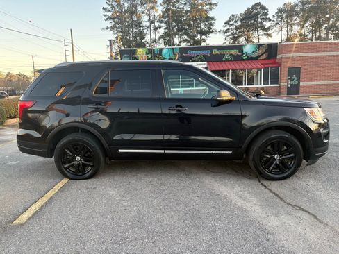 Used 2019 Ford Explorer XLT w/ Equipment Group 201A image 8