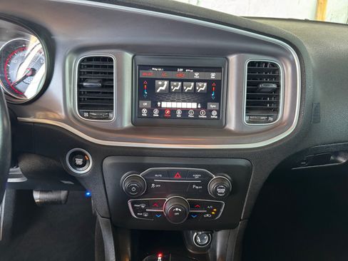 Used 2022 Dodge Charger SXT RWD image 17