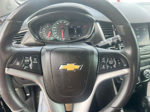 Used 2021 Chevrolet Trax LT w/ Driver Confidence Package FWD image 6