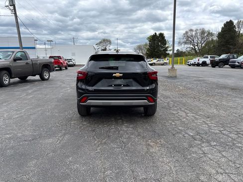 New 2026 Chevrolet Trax LT w/ LT Convenience Package FWD image 5