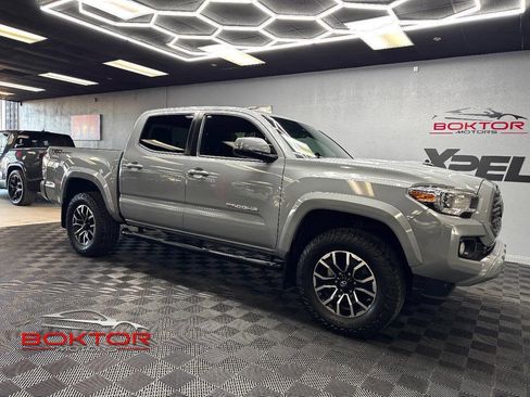 Used 2020 Toyota Tacoma TRD Sport w/ Technology Package RWD image 1