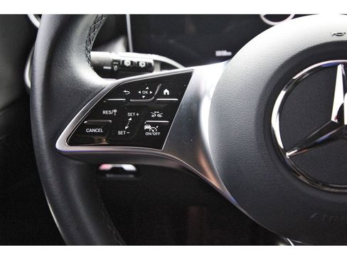 Used 2025 Mercedes-Benz GLC 300 image 18