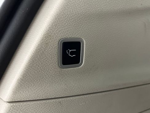 Used 2023 Chrysler Pacifica Touring-L FWD image 48