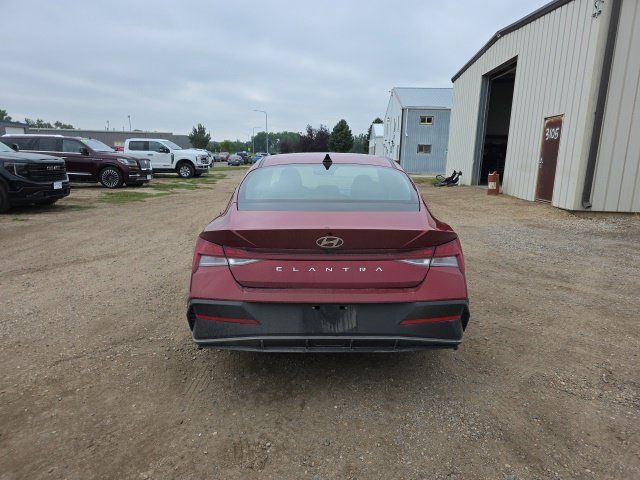 Used 2025 Hyundai Elantra SEL FWD image 6