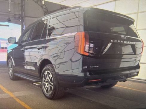 Used 2025 Ford Expedition Active image 3