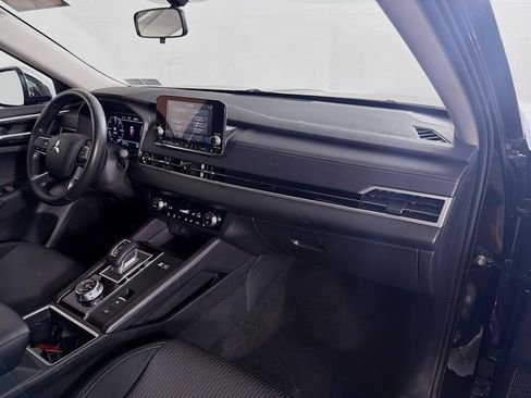 Used 2025 Mitsubishi Outlander ES AWD/4WD image 30