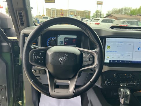 Used 2023 Ford Bronco Badlands image 17