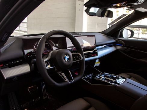 Used 2026 BMW 530i w/ M Sport Package RWD image 16