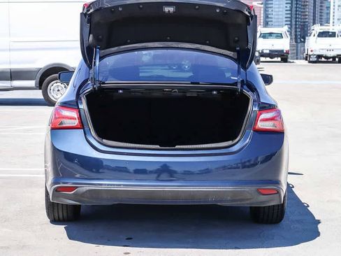 Used 2020 Chevrolet Malibu LT FWD image 27