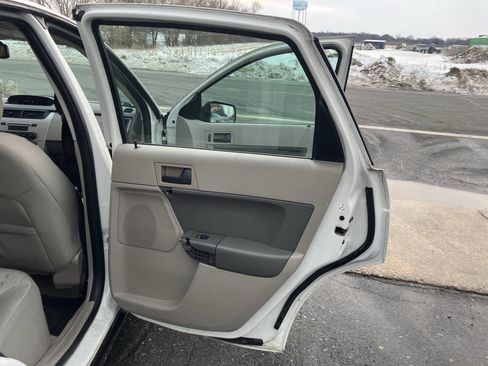 Used 2010 Ford Focus SE image 19