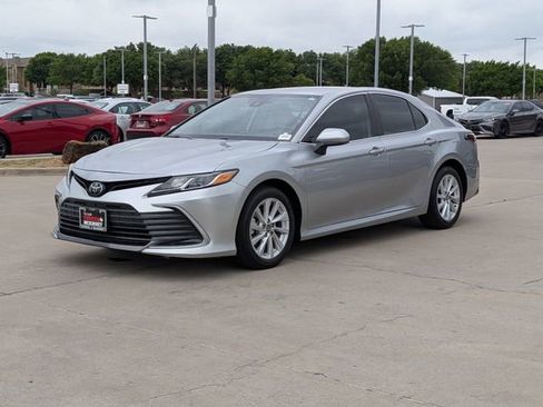 Used 2024 Toyota Camry LE FWD image 9