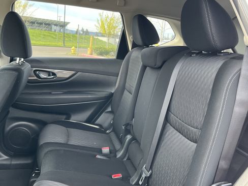 Used 2017 Nissan Rogue SV image 14