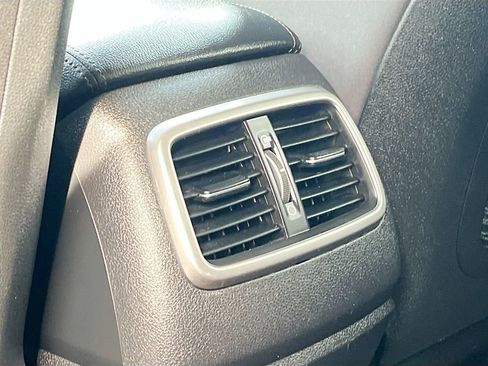 Used 2019 Kia Sorento LX w/ LX Convenience Package image 23