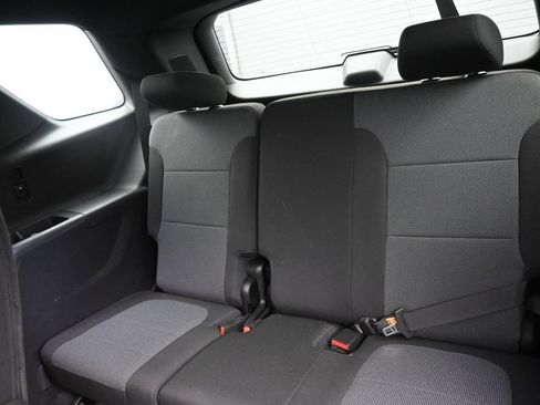 Used 2023 Chevrolet Traverse LT FWD image 15