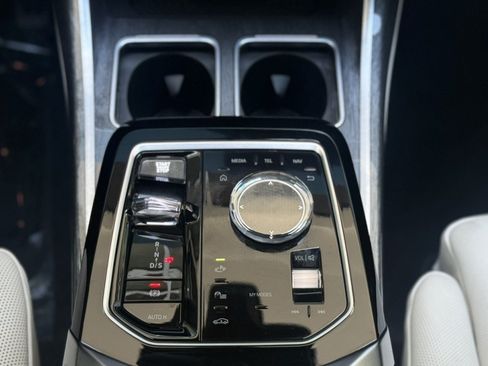 Certified 2023 BMW 760i xDrive w/ Executive Package AWD/4WD image 28