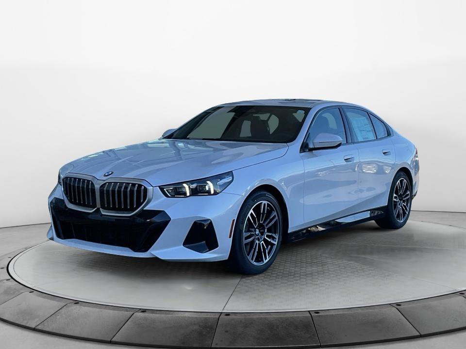 Used 2026 BMW 530i xDrive w/ M Sport Package AWD/4WD image 3