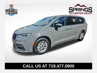 Used 2023 Chrysler Pacifica Touring-L