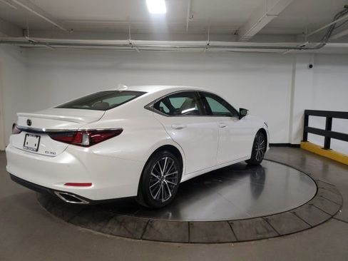 Used 2025 Lexus ES 350 w/ Premium Package FWD image 10