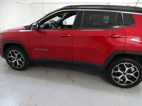 Certified 2025 Jeep Compass Limited AWD/4WD image 19