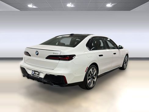 Used 2026 BMW 740i w/ Premium Package RWD image 8