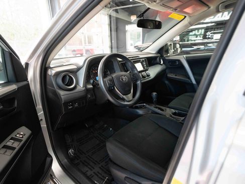 Used 2016 Toyota RAV4 LE image 8