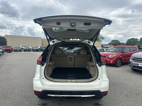 Used 2019 Nissan Rogue SL w/ Premium Package AWD/4WD image 10