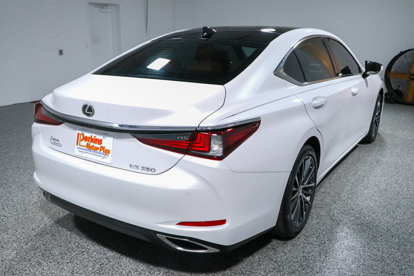 Used 2024 Lexus ES 350 w/ Premium Package FWD image 7