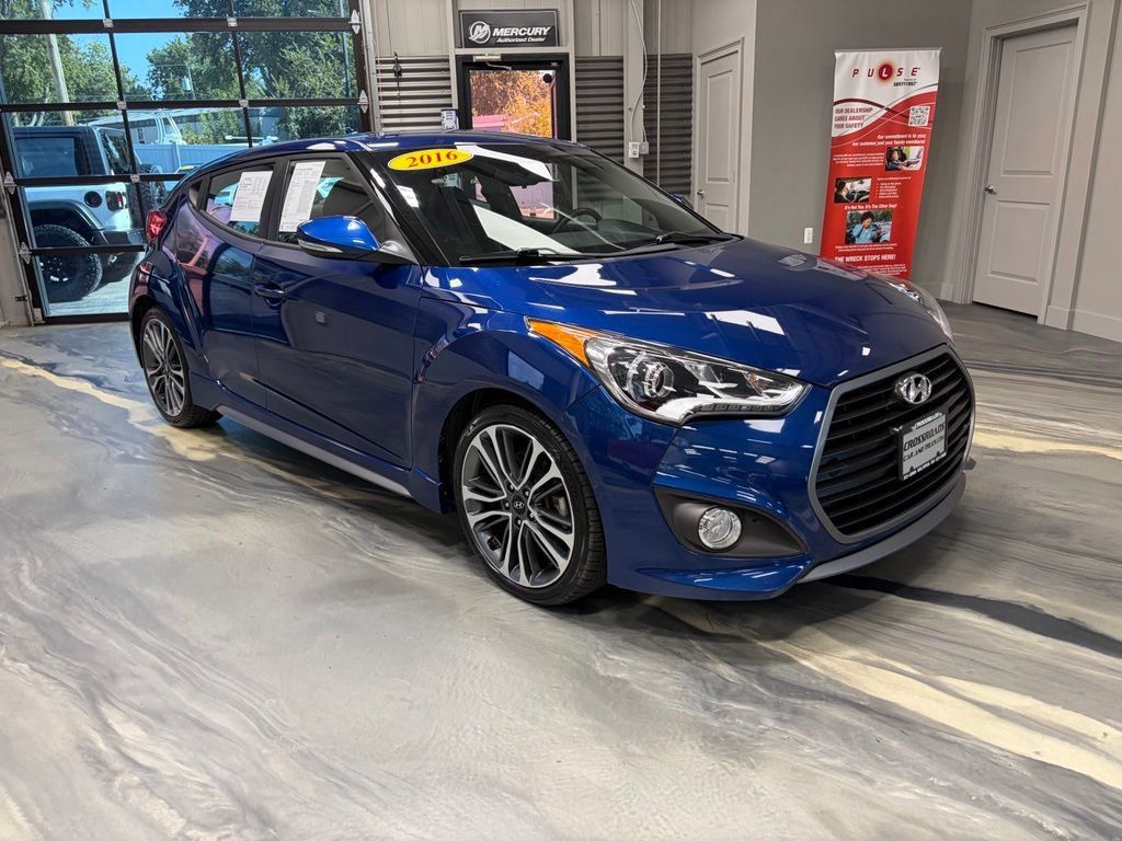 Used 2016 Hyundai Veloster Turbo FWD image 1