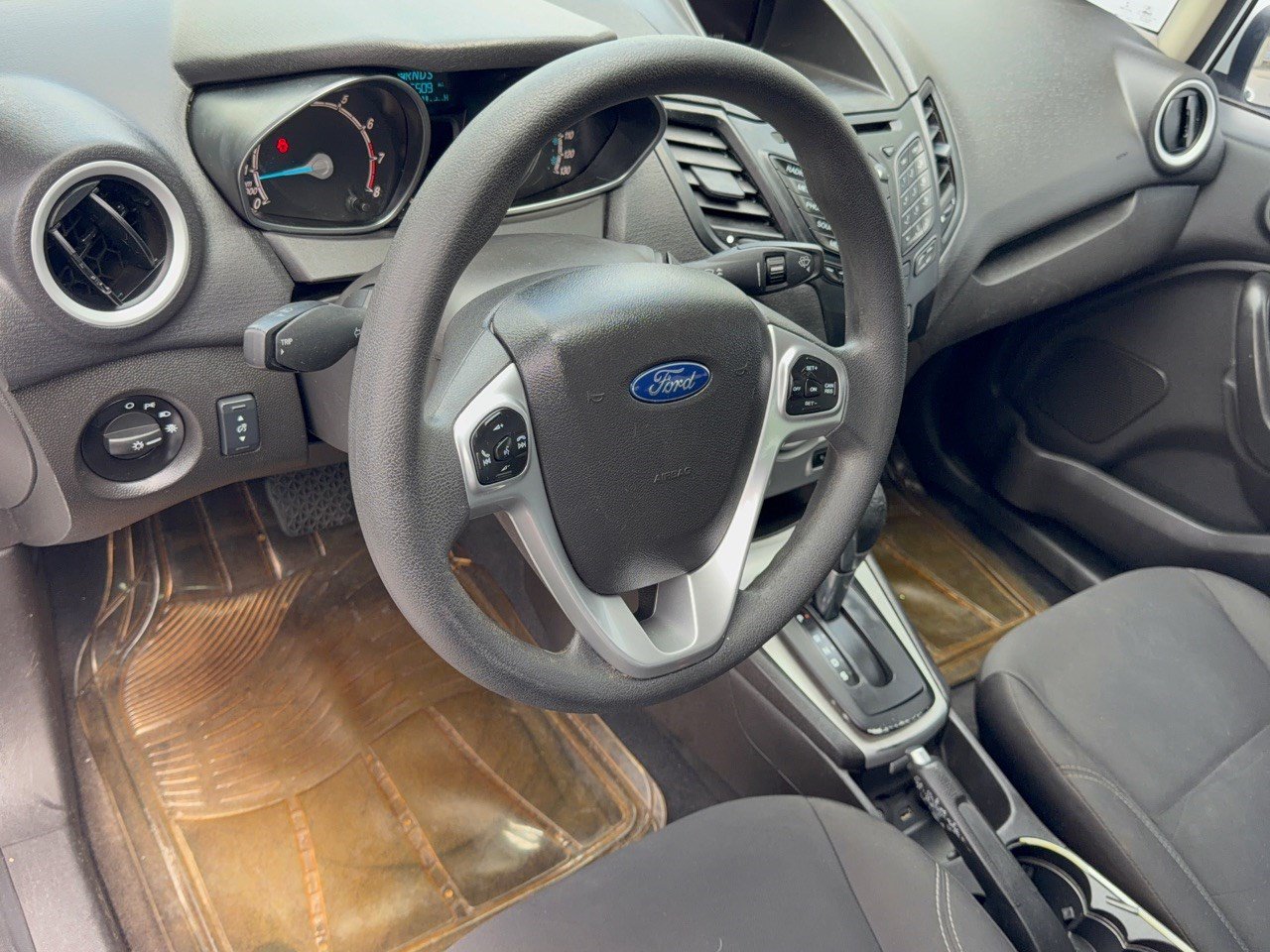 Used 2018 Ford Fiesta SE FWD image 4