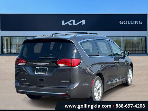 Used 2020 Chrysler Pacifica Limited FWD image 3