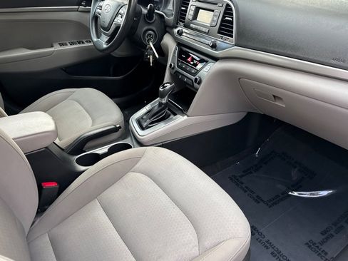 Used 2017 Hyundai Elantra SE image 14