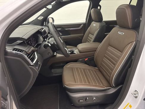 New 2026 GMC Acadia Denali Ultimate w/ LPO, All-Weather Package AWD/4WD image 21