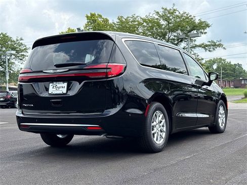 New 2025 Chrysler Pacifica Select image 7