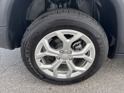 Used 2024 Jeep Compass Sport AWD/4WD image 9