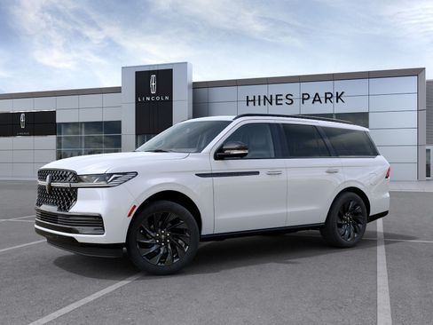New 2027 Lincoln Navigator Reserve w/ Jet Appearance Package AWD/4WD image 1