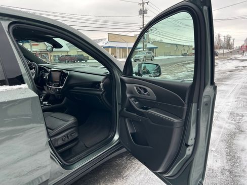 Used 2023 Chevrolet Traverse LT image 17