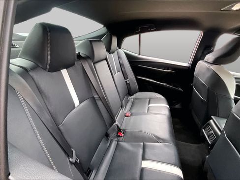 Used 2025 Toyota Camry SE FWD image 19